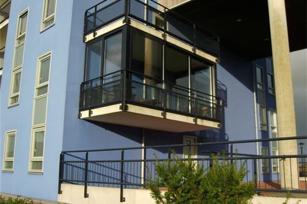 Alu schrijnwerk hoekopstelling